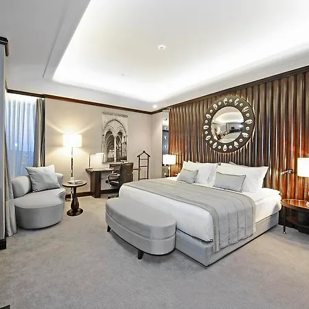 Crowne Plaza Convention Center & Thermal By Ihg 5*