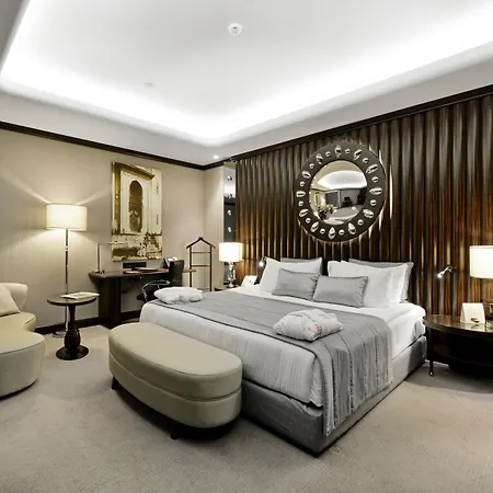 호텔 크라운 플라자 부르사 컨벤션 센터 앤드 테르말 스파 5*