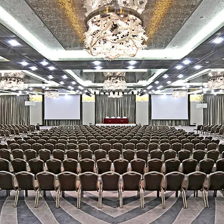 Crowne Plaza Convention Center & Thermal By Ihg Szálloda 5*