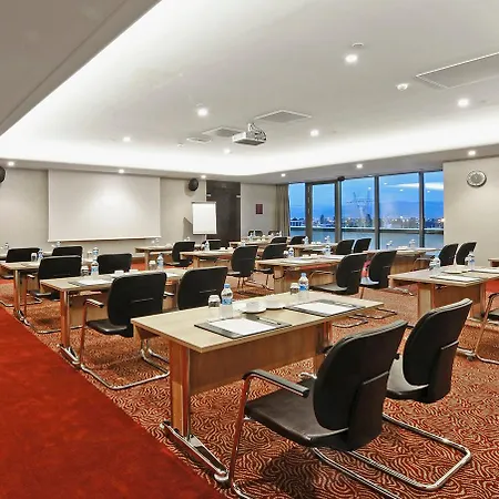 Szálloda Crowne Plaza Convention Center & Thermal By Ihg 5*