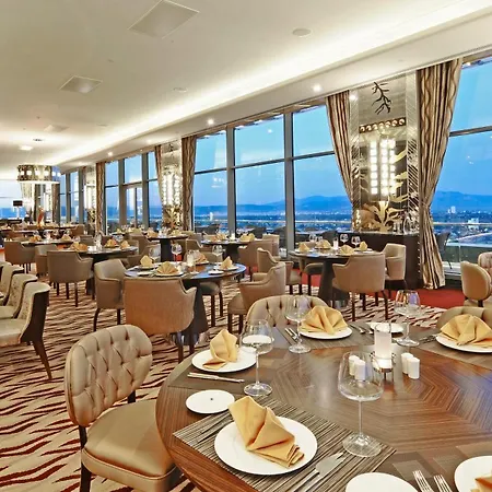 호텔 크라운 플라자 부르사 컨벤션 센터 앤드 테르말 스파 5*