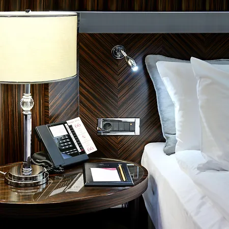 호텔 크라운 플라자 부르사 컨벤션 센터 앤드 테르말 스파 부루사