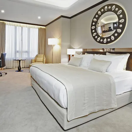 호텔 크라운 플라자 부르사 컨벤션 센터 앤드 테르말 스파 5*