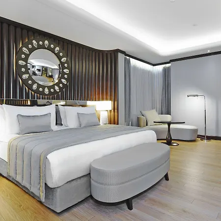 호텔 크라운 플라자 부르사 컨벤션 센터 앤드 테르말 스파 5*