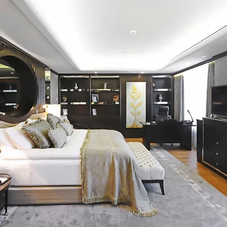 호텔 크라운 플라자 부르사 컨벤션 센터 앤드 테르말 스파