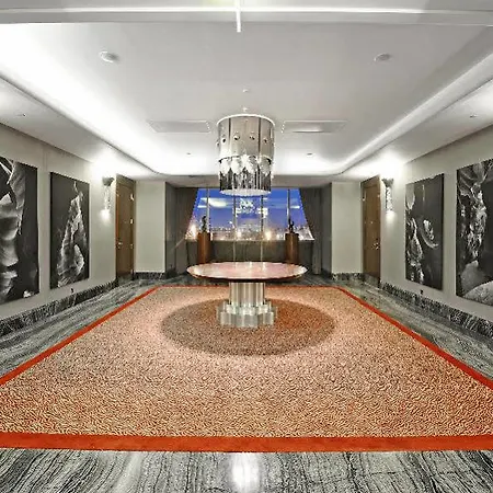 Crowne Plaza Convention Center & Thermal By Ihg Hotell