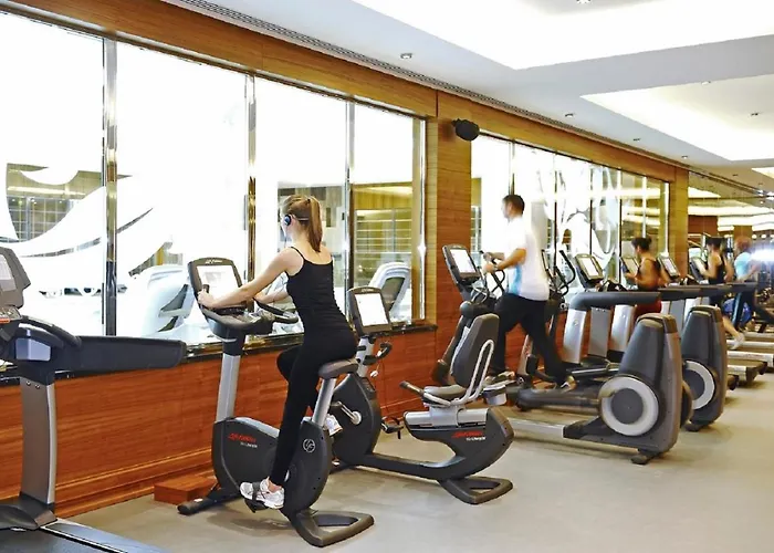 מלון Crowne Plaza Convention Center & Thermal By Ihg