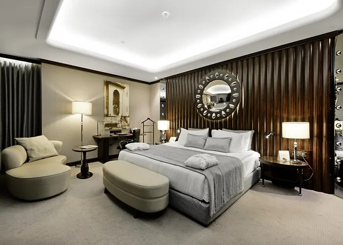 מלון Crowne Plaza Convention Center & Thermal By Ihg 5*