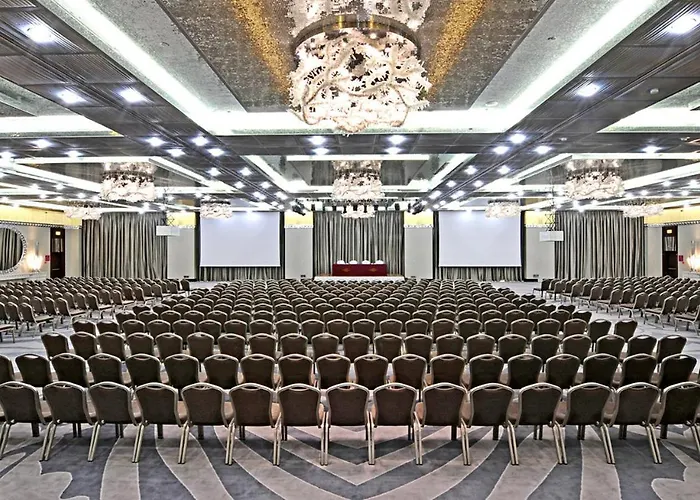 Crowne Plaza Convention Center & Thermal By Ihg מלון 5*
