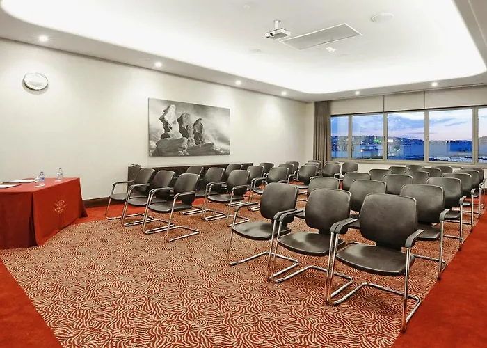 מלון Crowne Plaza Convention Center & Thermal By Ihg