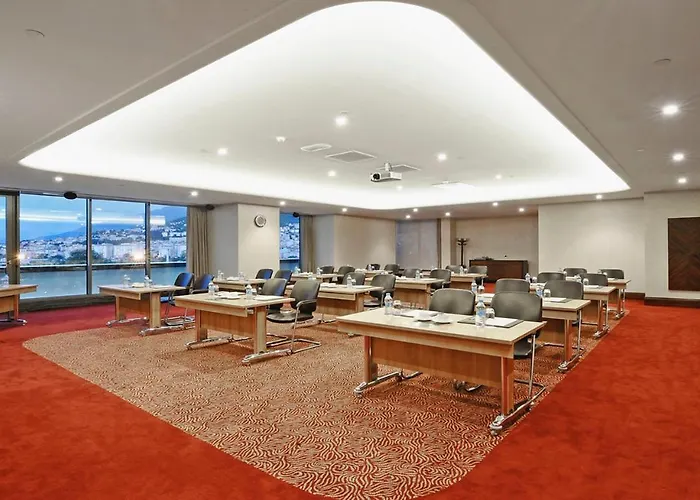 مركز مؤتمرات وسبا العلاج الحراري كراون بلازا بورصا