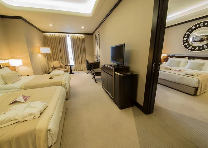 מלון Crowne Plaza Convention Center & Thermal By Ihg