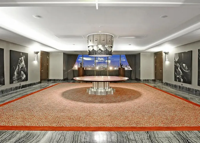 מלון Crowne Plaza Convention Center & Thermal By Ihg