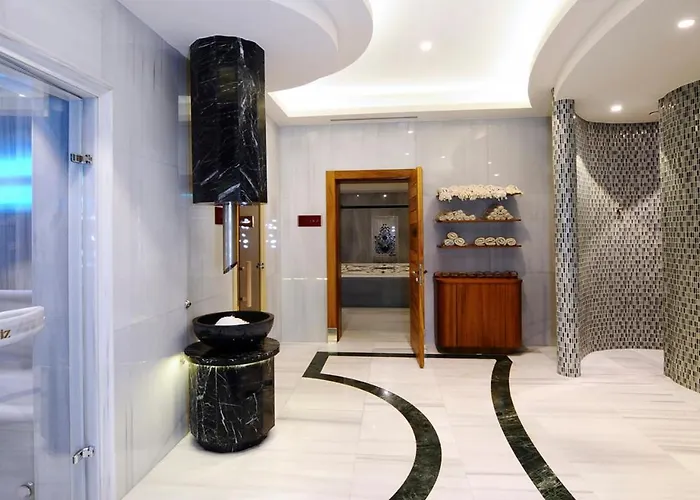 فندق مركز مؤتمرات وسبا العلاج الحراري كراون بلازا بورصا بورصة