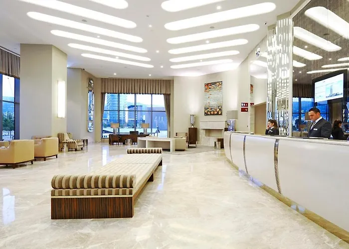 מלון Crowne Plaza Convention Center & Thermal By Ihg