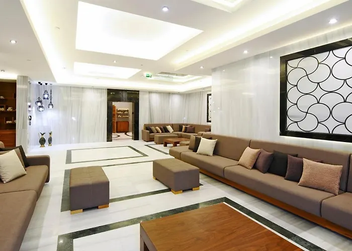 מלון Crowne Plaza Convention Center & Thermal By Ihg 5*