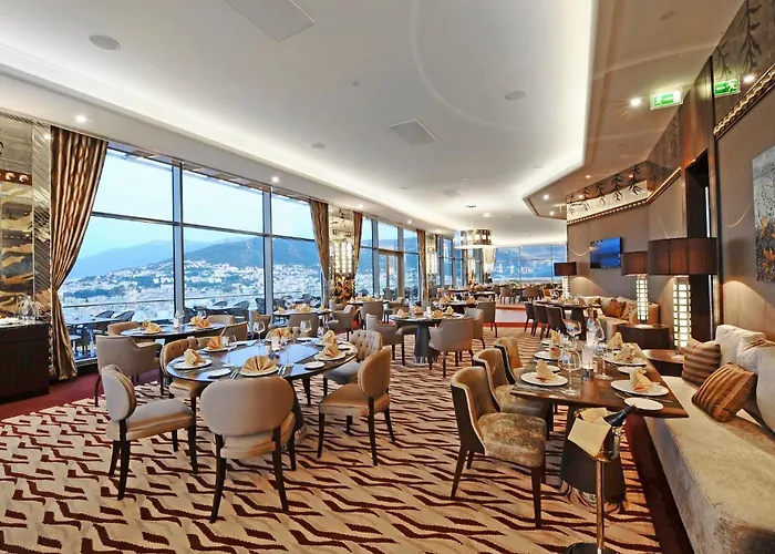 Crowne Plaza Convention Center & Thermal By Ihg מלון