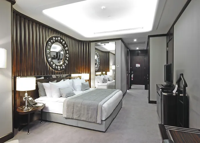 مركز مؤتمرات وسبا العلاج الحراري كراون بلازا بورصا فندق بورصة