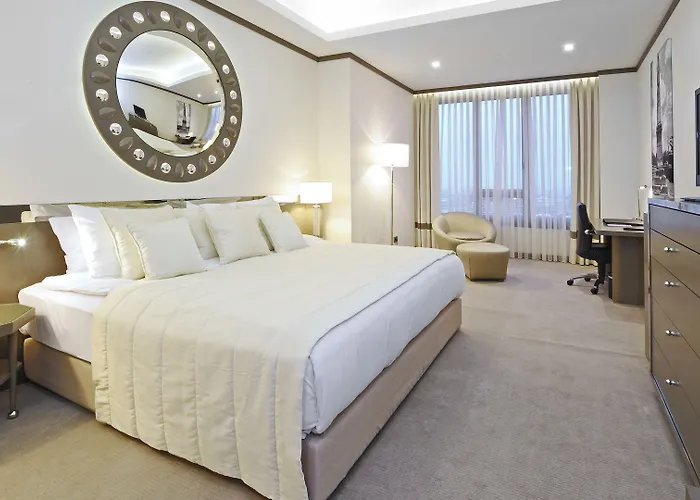 Crowne Plaza Convention Center & Thermal By Ihg