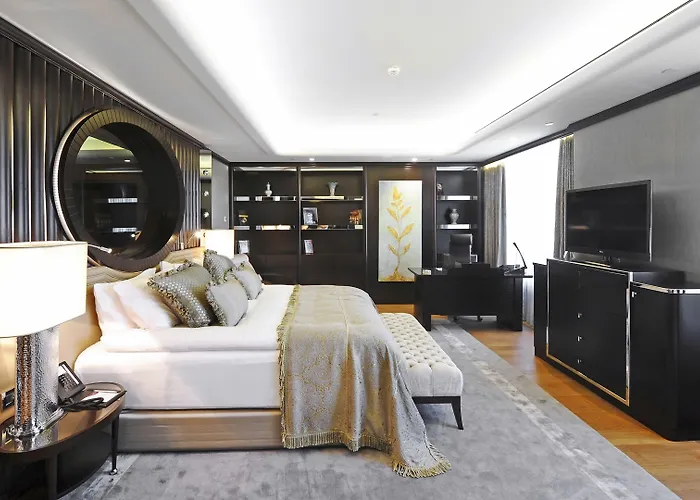 מלון Crowne Plaza Convention Center & Thermal By Ihg