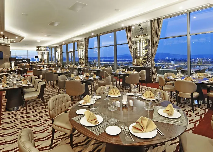 Crowne Plaza Convention Center & Thermal By Ihg מלון 5*