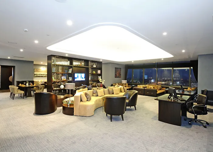 Crowne Plaza Convention Center & Thermal By Ihg מלון