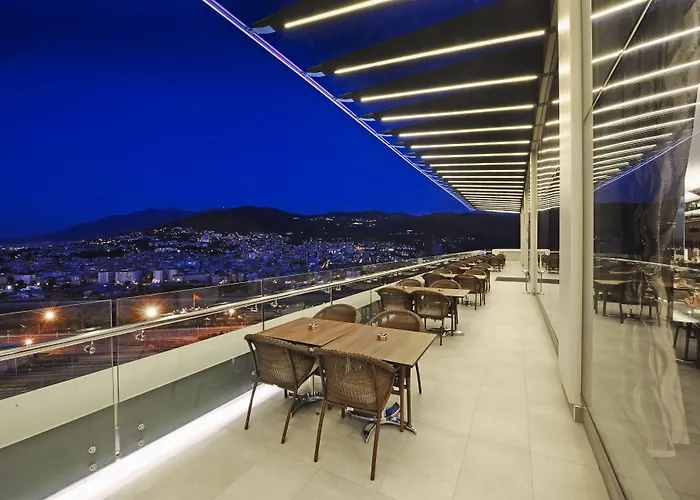 Crowne Plaza Convention Center & Thermal By Ihg מלון